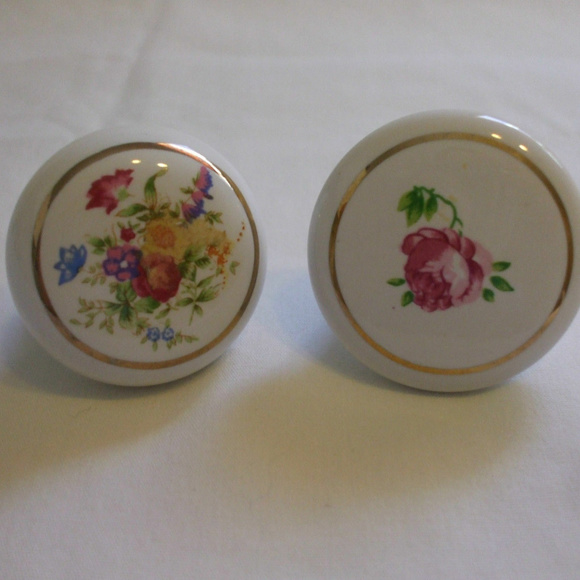 2 Antique Ceramic Cabinet Door Pulls With Flowers - Picture 1 of 3